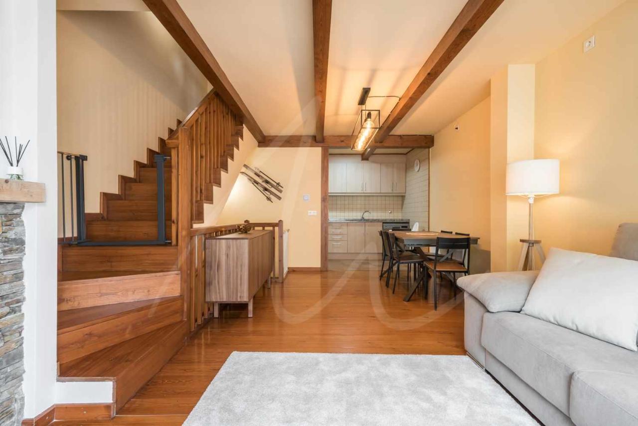 Casa Artiga De Lin By Seamount Rentals Les Bordes Kültér fotó
