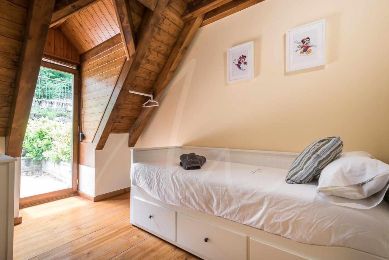 Casa Artiga De Lin By Seamount Rentals Les Bordes Kültér fotó