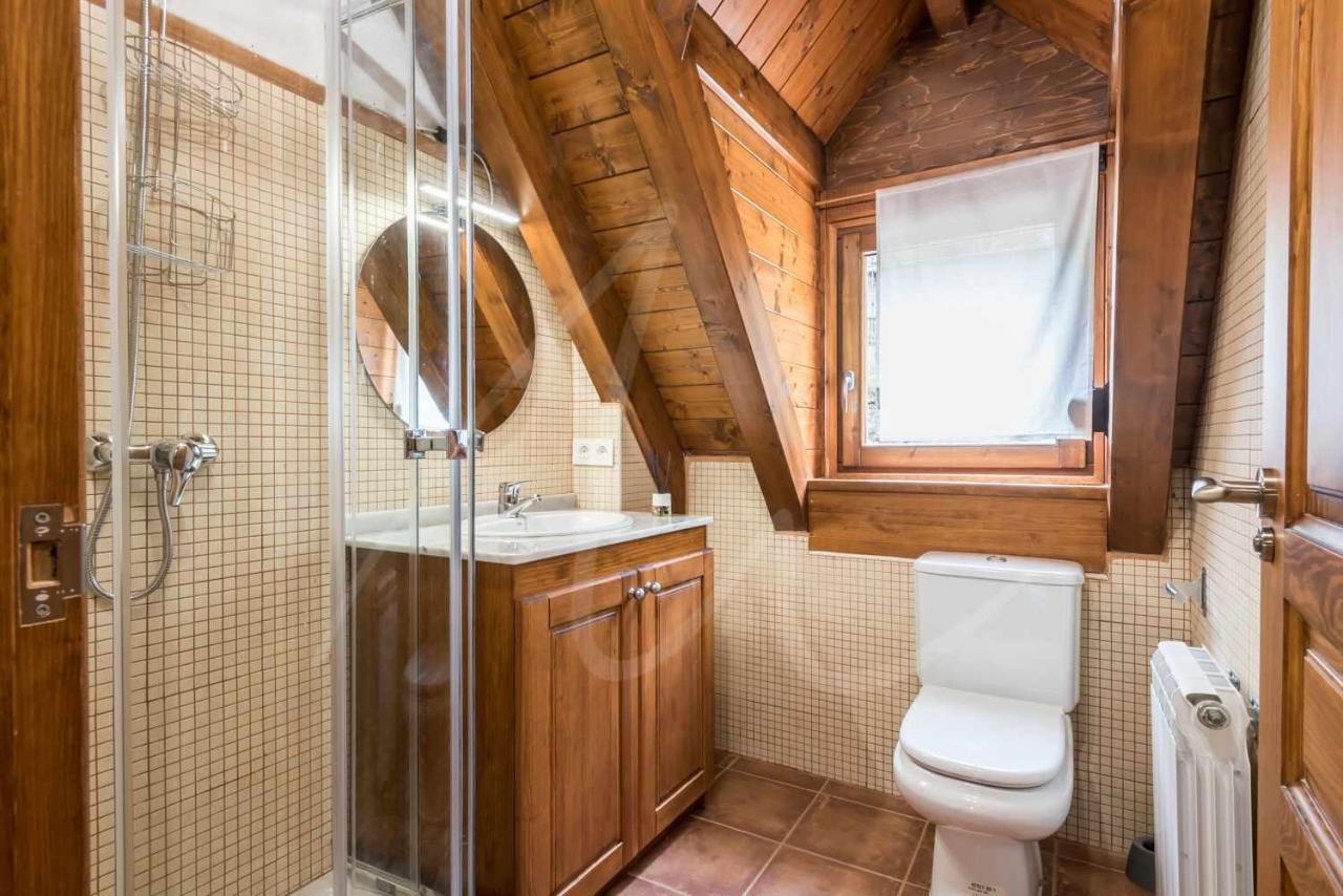 Casa Artiga De Lin By Seamount Rentals Les Bordes Kültér fotó