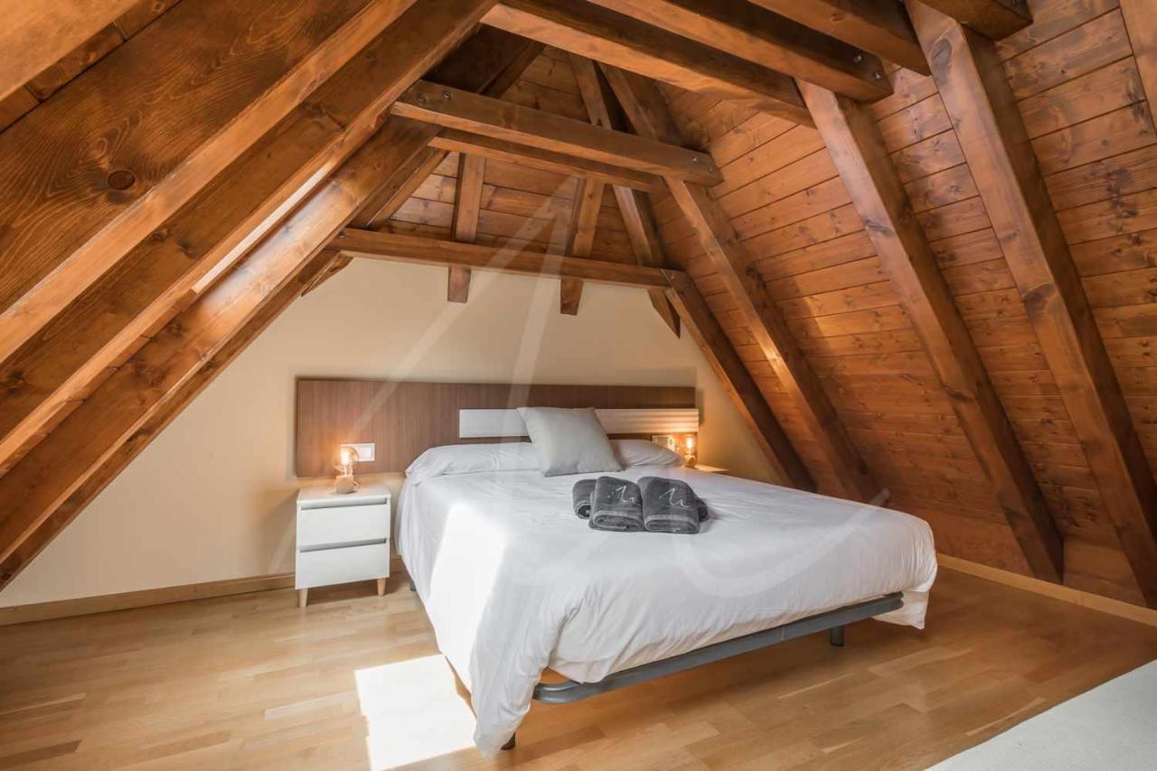 Casa Artiga De Lin By Seamount Rentals Les Bordes Kültér fotó