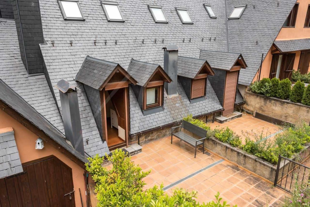 Casa Artiga De Lin By Seamount Rentals Les Bordes Kültér fotó