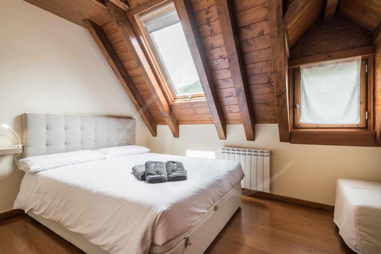 Casa Artiga De Lin By Seamount Rentals Les Bordes Kültér fotó