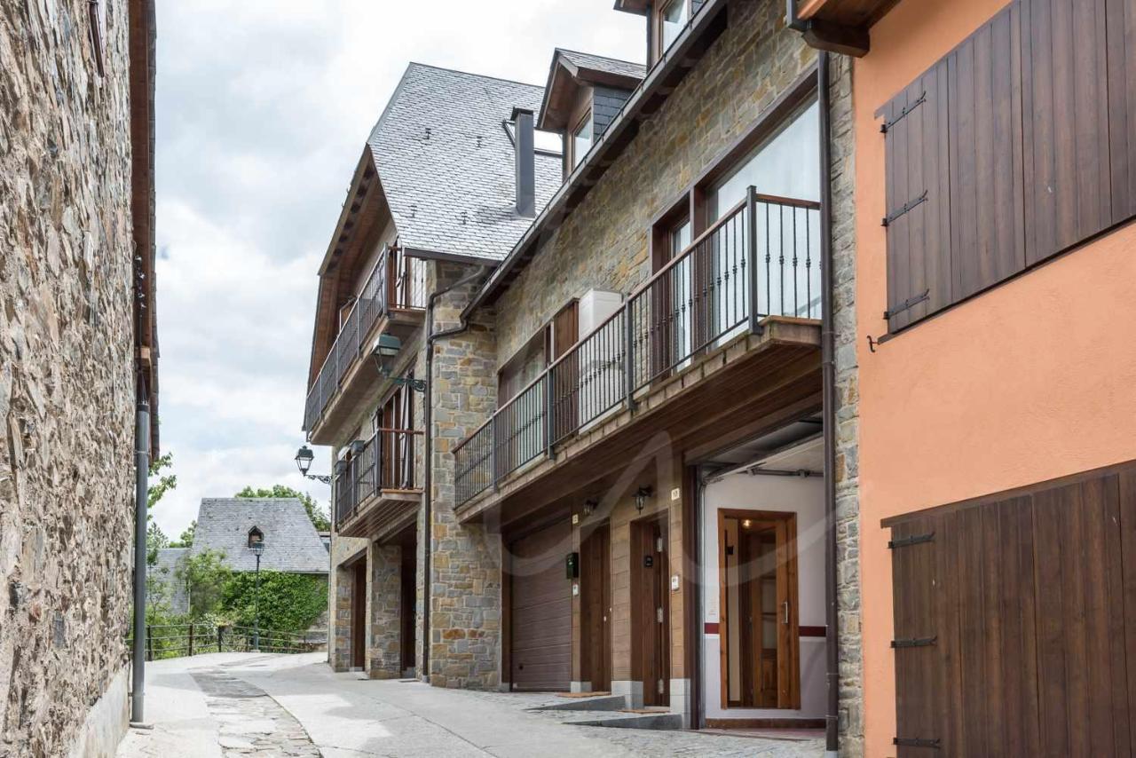 Casa Artiga De Lin By Seamount Rentals Les Bordes Kültér fotó